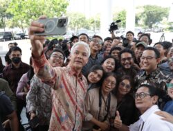 Momen Keakraban Ganjar dan Anies Seusai Makan Siang Bersama Presiden Jokowi