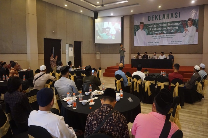 Di Hadapan TGB Zainul Majdi, Jaringan Santri Nasional Tapal Kuda Deklarasi Dukung Ganjar-Mahfud