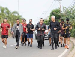 Ganjar Pranowo Lari Pagi dan Sarapan Bubur Bareng Anak-Anak di Merauke