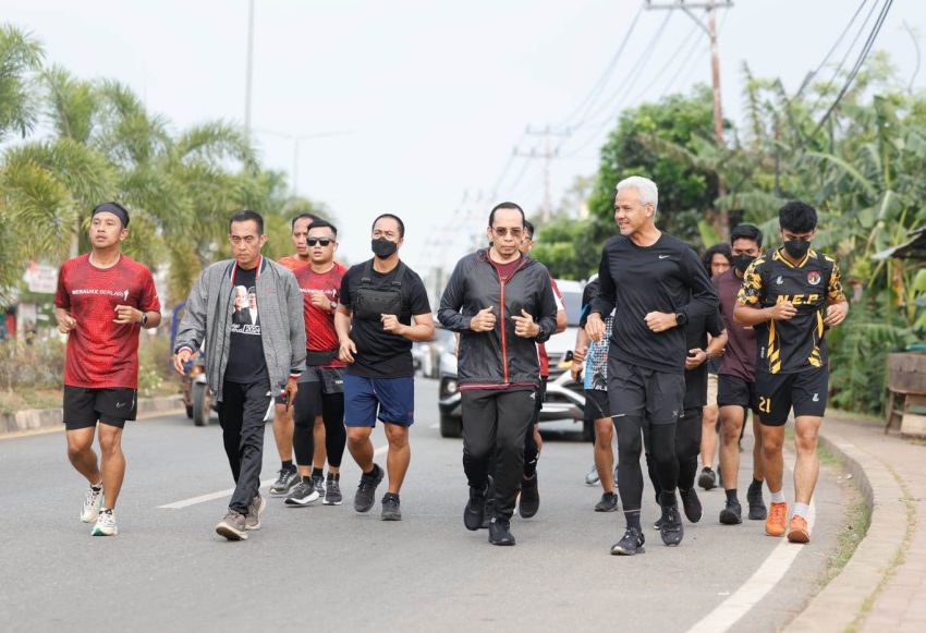 Ganjar Pranowo Lari Pagi dan Sarapan Bubur Bareng Anak-Anak di Merauke