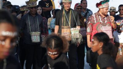 Ganjar Pranowo Takjub Sejarah Pulau Mansinam Papua