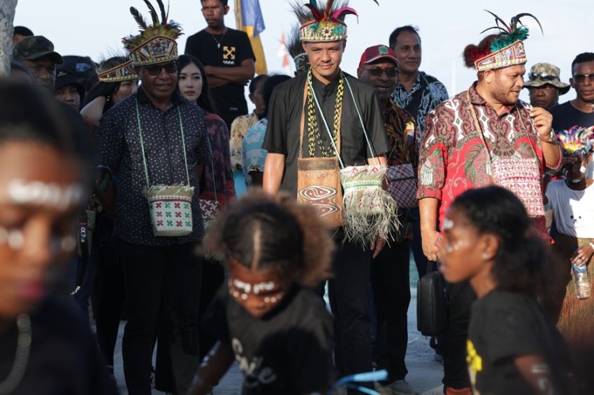 Ganjar Pranowo Takjub Sejarah Pulau Mansinam Papua