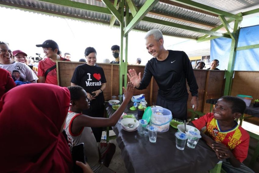 Pedagang Bubur Ayam di Merauke Kaget Dikunjungi Ganjar Pranowo sampai Gemetaran