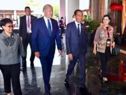 Presiden Jokowi Akan Sampaikan Hasil KTT Darurat OKI soal Palestina ke Joe Biden