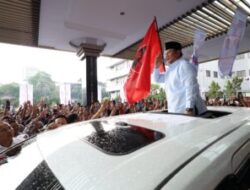 Parade Perkusi dan Tarian Meriah Menyambut Kedatangan Prabowo di Bandung