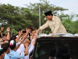 Prabowo Bersama Warga dan Relawan Menikmati Kopi Aceh: Sensasional!