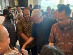 Hadiri Dialog IPB Agromaritim, Ganjar Pranowo Tinjau Booth UMKM