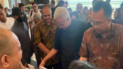 Hadiri Dialog IPB Agromaritim, Ganjar Pranowo Tinjau Booth UMKM