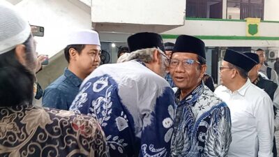 Kunjungi Pesantren Al Khoziny, Mahfud MD Disambut Lantunan Selawat