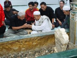 Ziarah ke Makam Guru Tua di Palu, Ganjar Didoakan Dapat Keberkahan