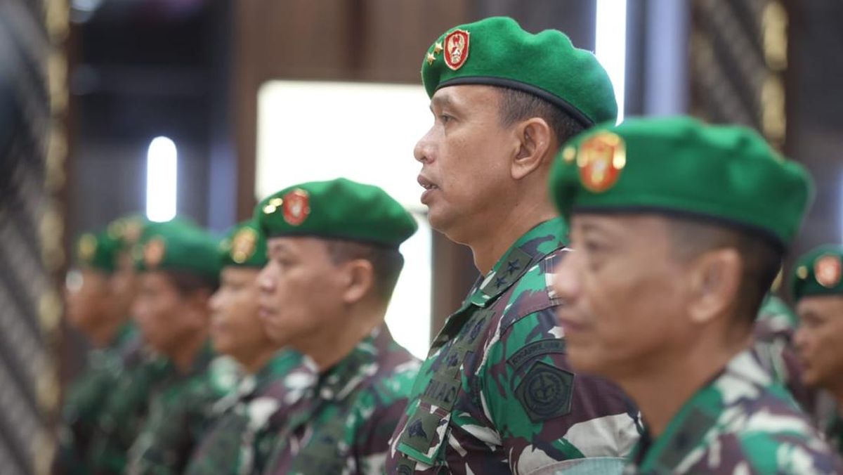 Perwira yang Tidak Benar: Seorang Perwira Mencela Sersan Kepala yang Lebih Senior