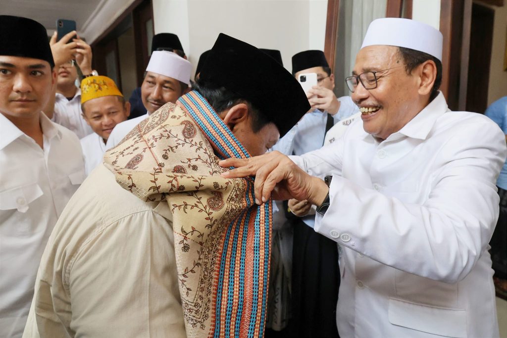 Pemimpin Ponpes Buntet Cirebon Memberikan Dukungan kepada Prabowo-Gibran dalam Pemilihan Presiden 2024