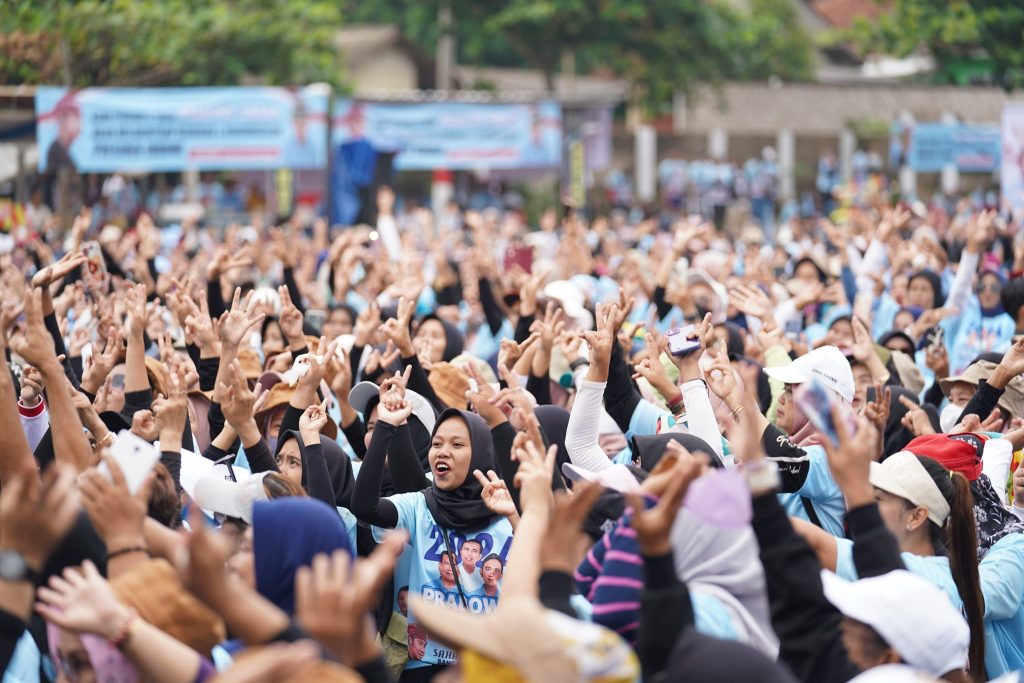 Warga Subang Merasa Bahagia saat Bertemu Prabowo, Berdoa agar Menang dalam Satu Putaran