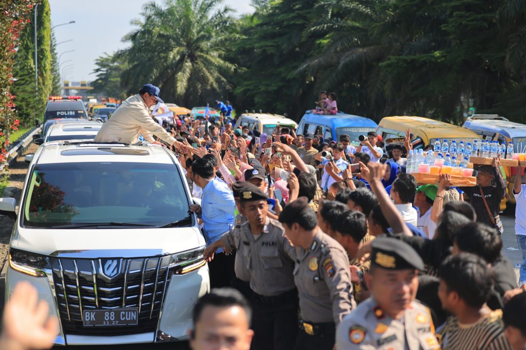 Ribuan Masyarakat Kepulauan Riau Ramai Menyambut Kedatangan Prabowo