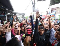 Ratusan Warga Jateng dengan Antusias Melihat Jokowi dan Prabowo Makan Bakso Bersama: Semoga Tetap Merakyat