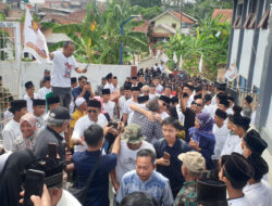 Iwan Bule Disambut Ratusan Warga saat Pulang Kampung