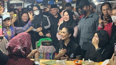 Momen Siti Atikoh dan Krisdayanti Dihibur Seniman Lokal di Alun-alun Kota Wisata Batu