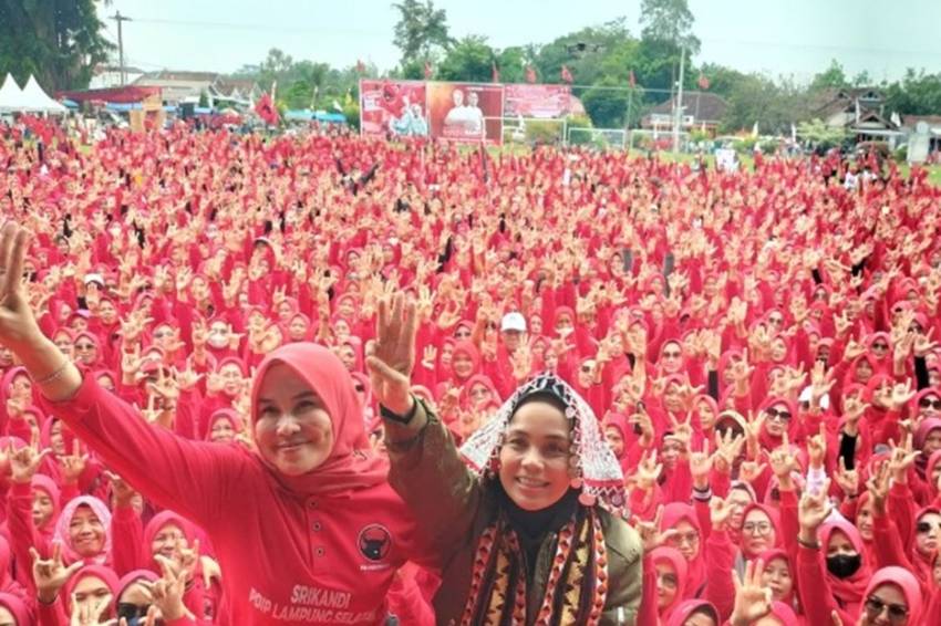 Sapa Ribuan Warga Lampung, Siti Atikoh Sosialisasikan KTP Sakti Agar Bansos Tepat Sasaran