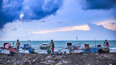 Siklon Tropis Anggrek Menjauh, BMKG Imbau Tetap Waspada Gelombang hingga 4 Meter