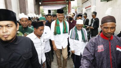 Sowan ke KH Abdullah Ubab Maimoen, Ganjar Bakal Nasionalkan Insentif Guru Agama