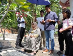 Ziarah ke Makam Ayah di Yogyakarta, Anies Teringat Pesan Jangan Takut Berjuang