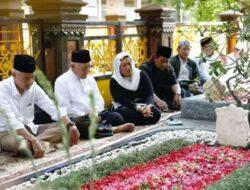 Ziarah Makam Kakek Cak Imin, Warga Teriaki Ganjar Presiden