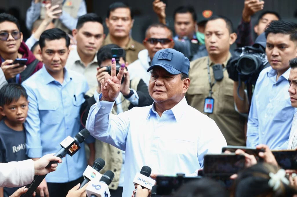 Prabowo Subianto Melakukan Pemilihan di TPS dengan Penuh Kesadaran dan Kedamaian