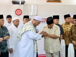 Prabowo Subianto Berziarah ke Habib Ali Kwitang dan Berdoa: Insya Allah Pekerjaan Kita Lancar ke Depan