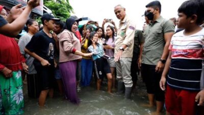 Mari Sejenak Kita Kirim Doa