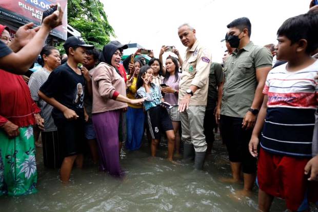 Mari Sejenak Kita Kirim Doa