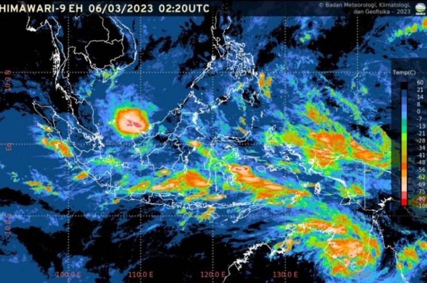 Waspada Hujan Lebat hingga Gelombang Tinggi