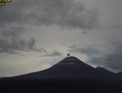 Tiga Kali Erupsi, Gunung Semeru Berstatus Siaga