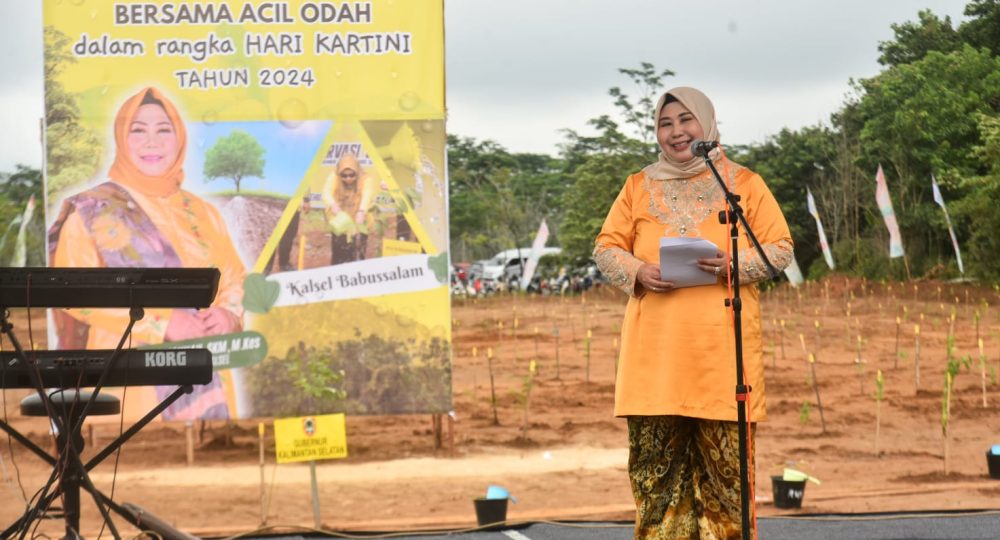 Menginspirasi Wanita Banjar dengan Pesan Semangat Acil Odah pada Penanaman Pohon untuk Harmoni Hijau