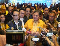 Pak Jokowi dan Mas Gibran Sudah Masuk dalam Keluarga Besar Golkar