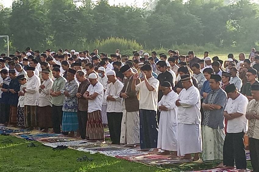 Ganjar Pranowo dan Keluarga Salat Id di Wedomartani Sleman, Mahfud MD di UGM