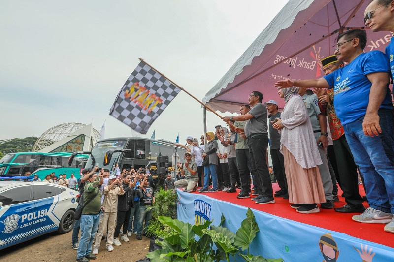 Pj Gubernur Jateng Lepas 11.600 Orang Warganya Mudik Gratis Gunakan Bus