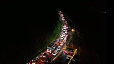 Macet Parah, Pengendara Bisa Jalan 10 Menit Sekali