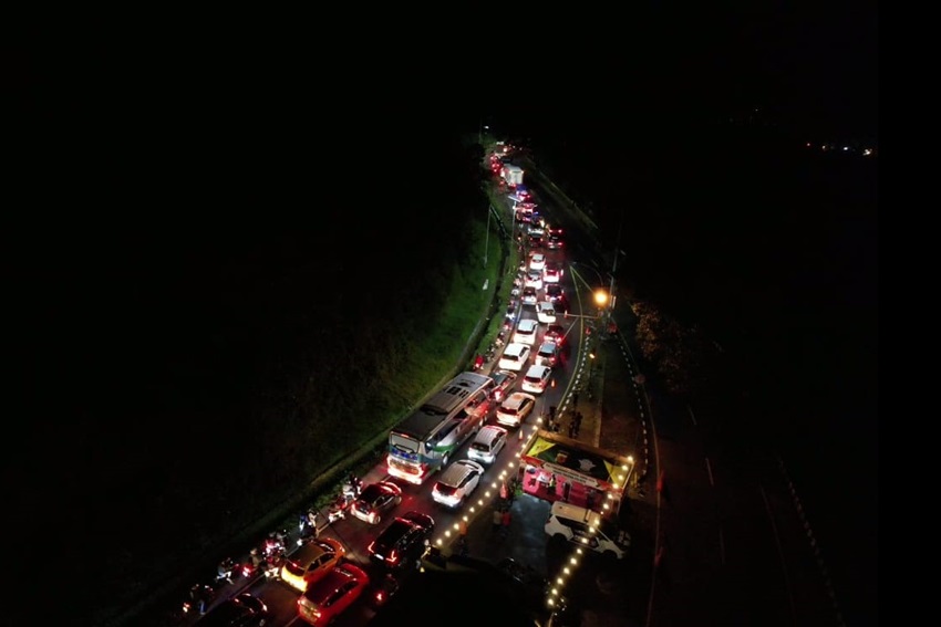 Macet Parah, Pengendara Bisa Jalan 10 Menit Sekali