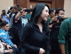 Biduan Dangdut Nayunda Dibelikan Kalung Emas oleh Direktur Alat dan Mesin Kementan