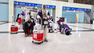 Kadaker Bandara Bersyukur Jemaah Haji Kloter UPG 5 Tiba di Madinah dengan Selamat