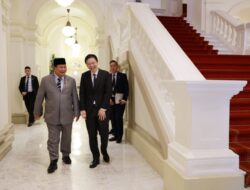 Prabowo Subianto Congratulates and Discusses Defense Cooperation with Singapore’s New Prime Minister