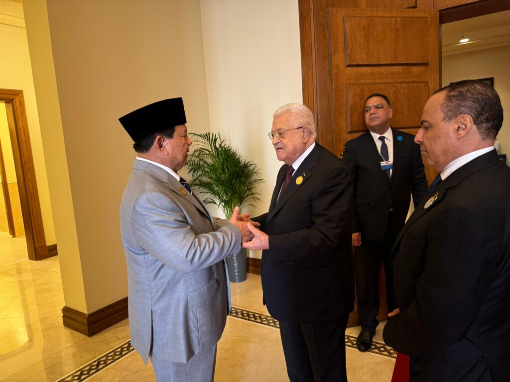 Prabowo Subianto and Palestinian President Embrace Brotherhood at Gaza Summit