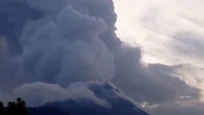 Gunung Lewotobi Laki-Laki Kembali Erupsi, Tinggi Letusan hingga 900 Meter