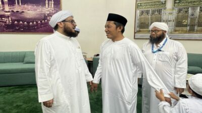 Silaturahmi ke Rumah Sayyid Ahmad di Makkah, Gus Addin Dibekali 14 Kitab