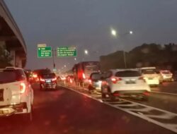 Urai Kepadatan Imbas Kecelakaan, Petugas Berlakukan Contraflow di Tol Jagorawi
