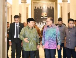 Prabowo Subianto Invites Anwar Ibrahim to His Inauguration, Reuniting Two Longtime Friends