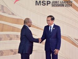 Momen Presiden Jokowi Sambut Pemimpin Delegasi di Pembukaan HLF MSP & IAF