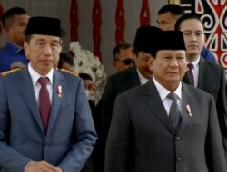 Prabowo Subianto and Jokowi Arrive in the Presidential Car Together for the Swearing-In of Newly Elected DPR Members