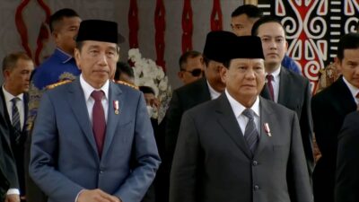 Prabowo Subianto and Jokowi Arrive in the Presidential Car Together for the Swearing-In of Newly Elected DPR Members