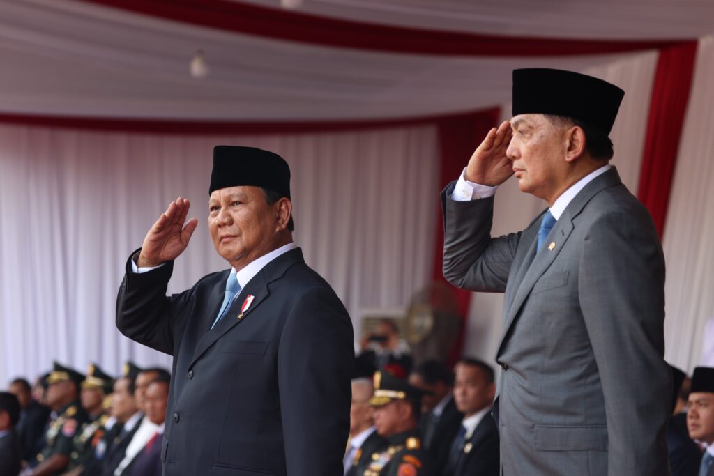 Prabowo Subianto and Defense Minister Sjafrie Ride Maung Amid Enthusiastic Crowd Reception After Handover Ceremony